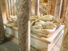 Tomb of Henry II and Catherine de Medicis - Photo of Saint-Denis