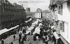 LANNION le marché de la place du Centre vers 1900