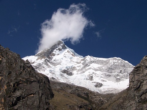 Cordillera Blanca Mountains, Peru - High Andes <div class='float-right'><a href='https://www.flickr.com/photos/89073037@N06/' target='_blank'>Therese Beck</a> <img src='https://c2.staticflickr.com/8/7299/buddyicons/89073037@N06.jpg' style='border-radius: 50%; height: 48px; width: 48px;'><div>