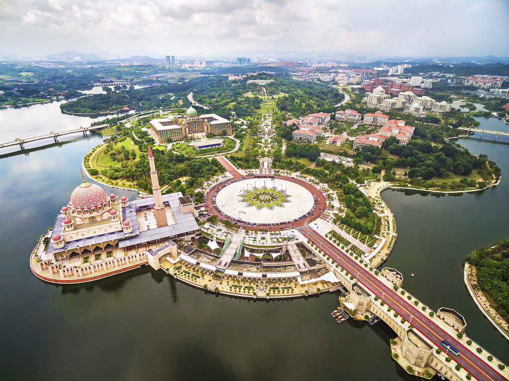 L'imposante mosquée Putra, à Putrajaya, siège du gouvernement malaisien