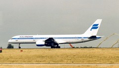 TF-FII - Boeing 757-208 Icelandair CDG 170999 - Photo of Mareil-en-France
