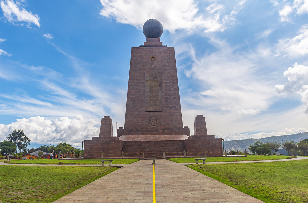Visite du monument qui signale l'emplacement de l'Équateur, la « Mitad del Mundo »