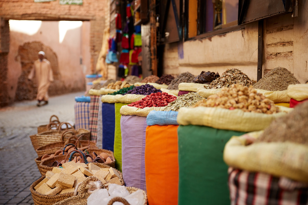 Épices dans le souk de Marrakech