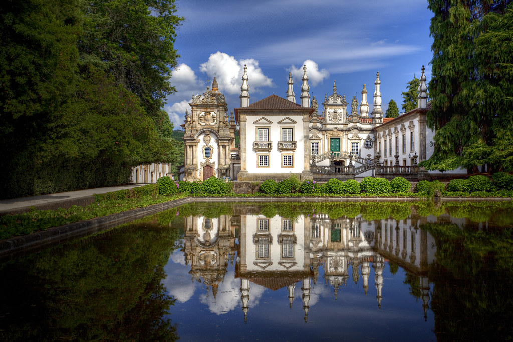 À Vila Real, visite du célèbre manoir de Mateus avec ses jardins magnifiques