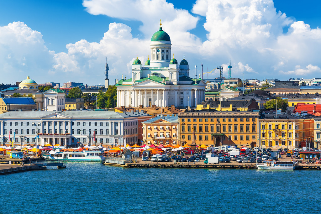 Helsinki avec sa cathédrale luthérienne et sa place du Marché en bordure du port