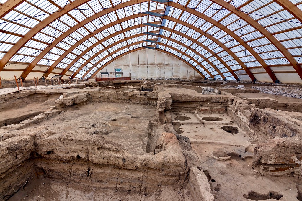Visite du site préhistorique de Çatalhöyük inscrit au Patrimoine mondial de l’Unesco