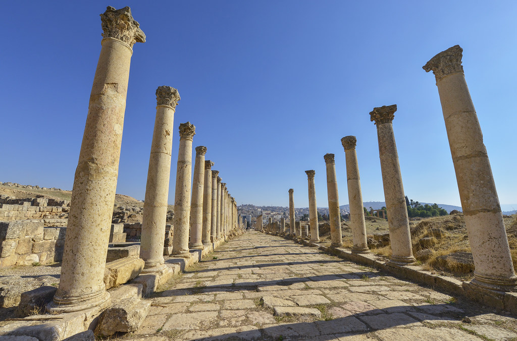 Artère principale du site de Jerash, longue de 800 m, bordée de 200 colonnes corinthiennes et ioniques