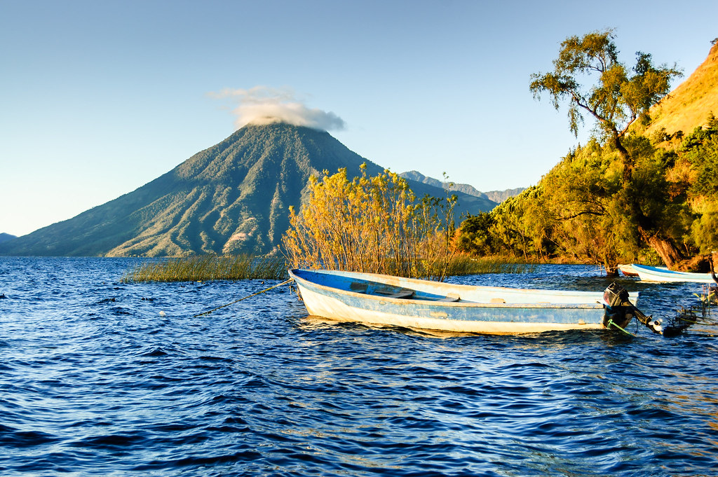 Lac Atitlán et le volcan San Pedro