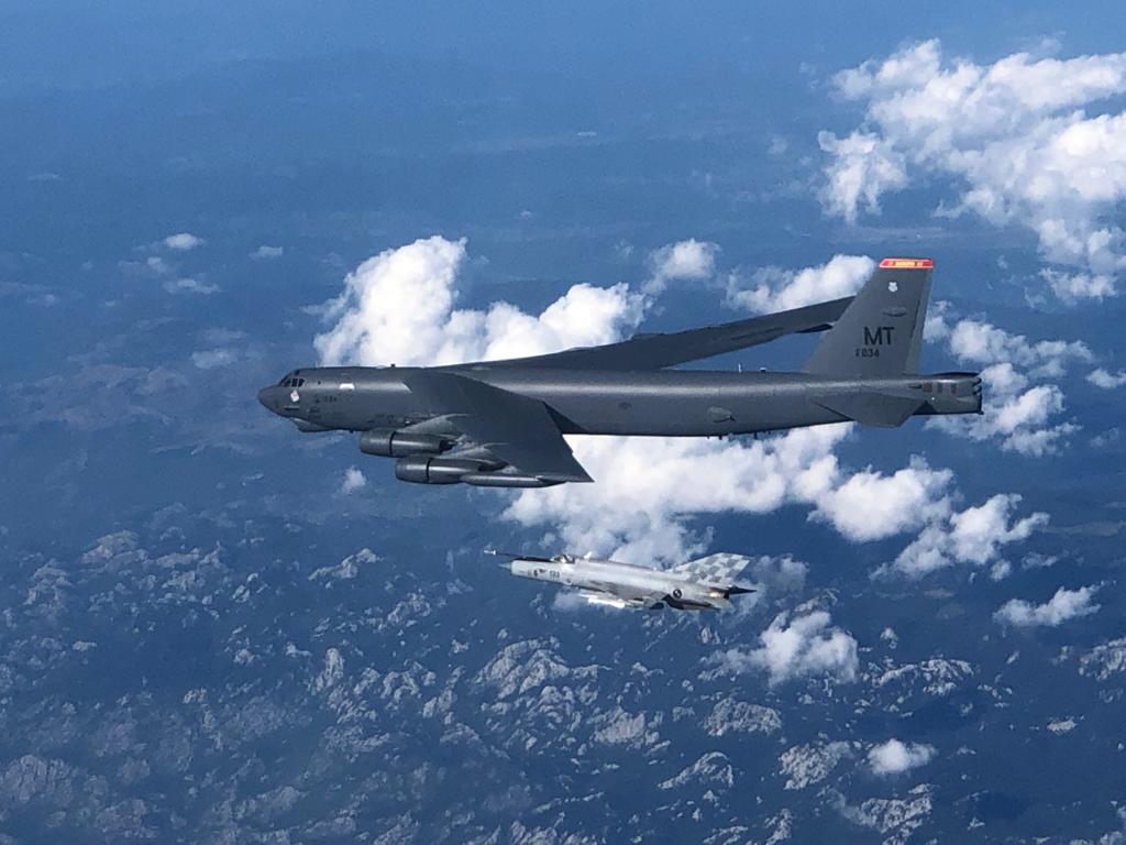 Američki B-52 u pratnji aviona HRZ-a preletio iznad Hrvatske