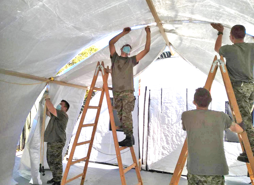 Hrvatska vojska postavila šatore Alaska ispred Opće bolnice Zadar
