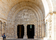 Tympan du portail sud - Photo of Bretenoux