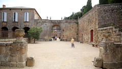 Abbaye de Fontfroide - Photo of Portel-des-Corbières