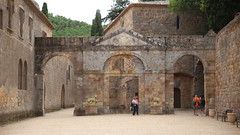 Abbaye de Fontfroide - Photo of Montredon-des-Corbières