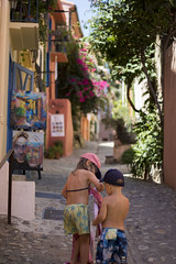Children playing in Collioure streets - Photo of Latour-Bas-Elne