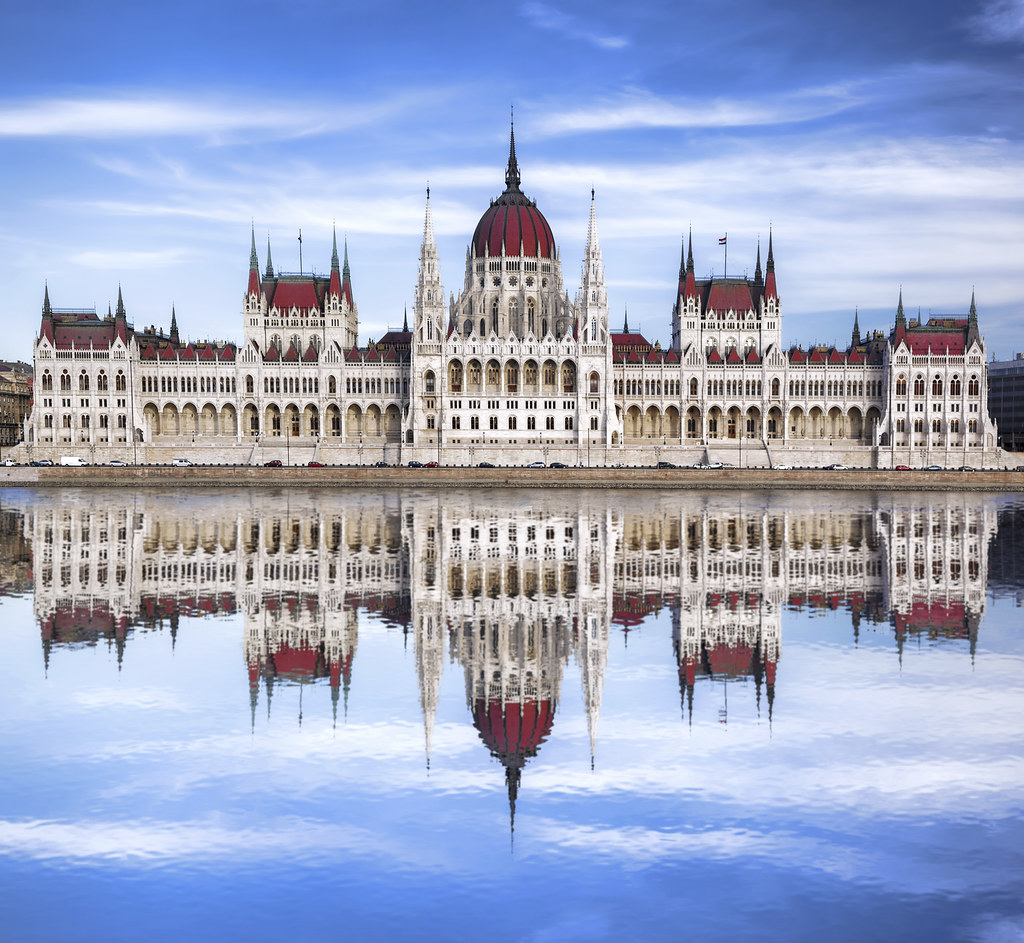 Parlement de Budapest sur les berges du Danube