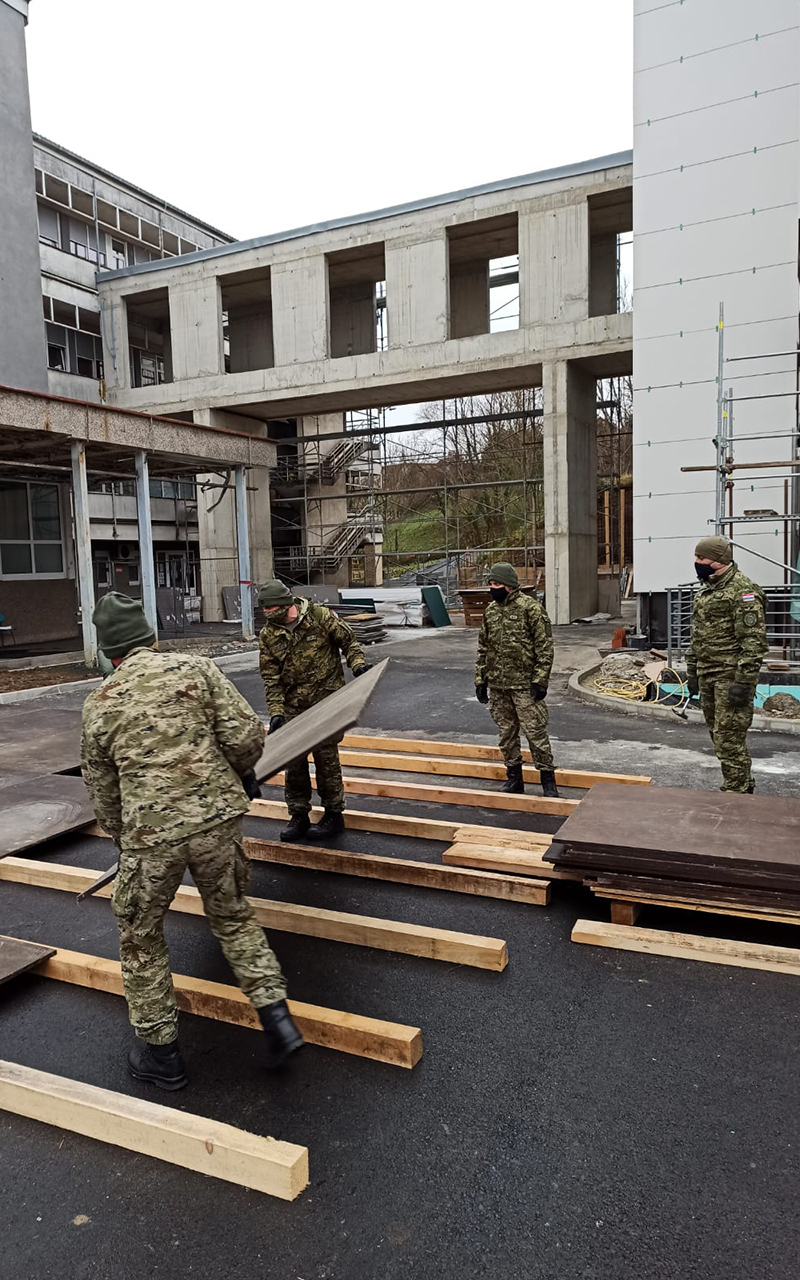 Hrvatska vojska postavila dodatni šator u Sisku