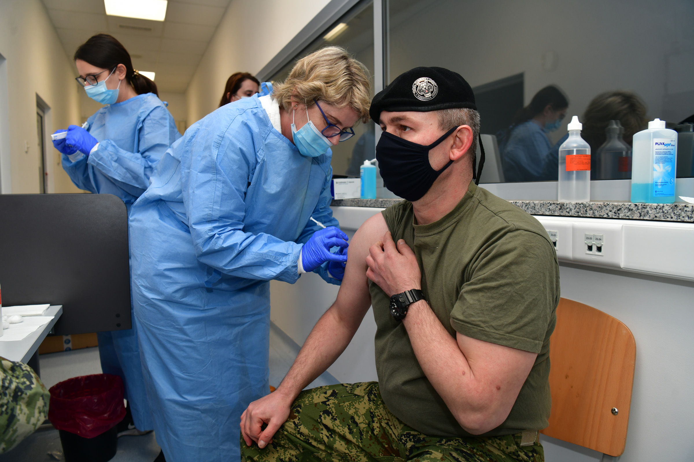 Provedeno cijepljenje pripadnika Hrvatske vojske u vojarni u Petrinji