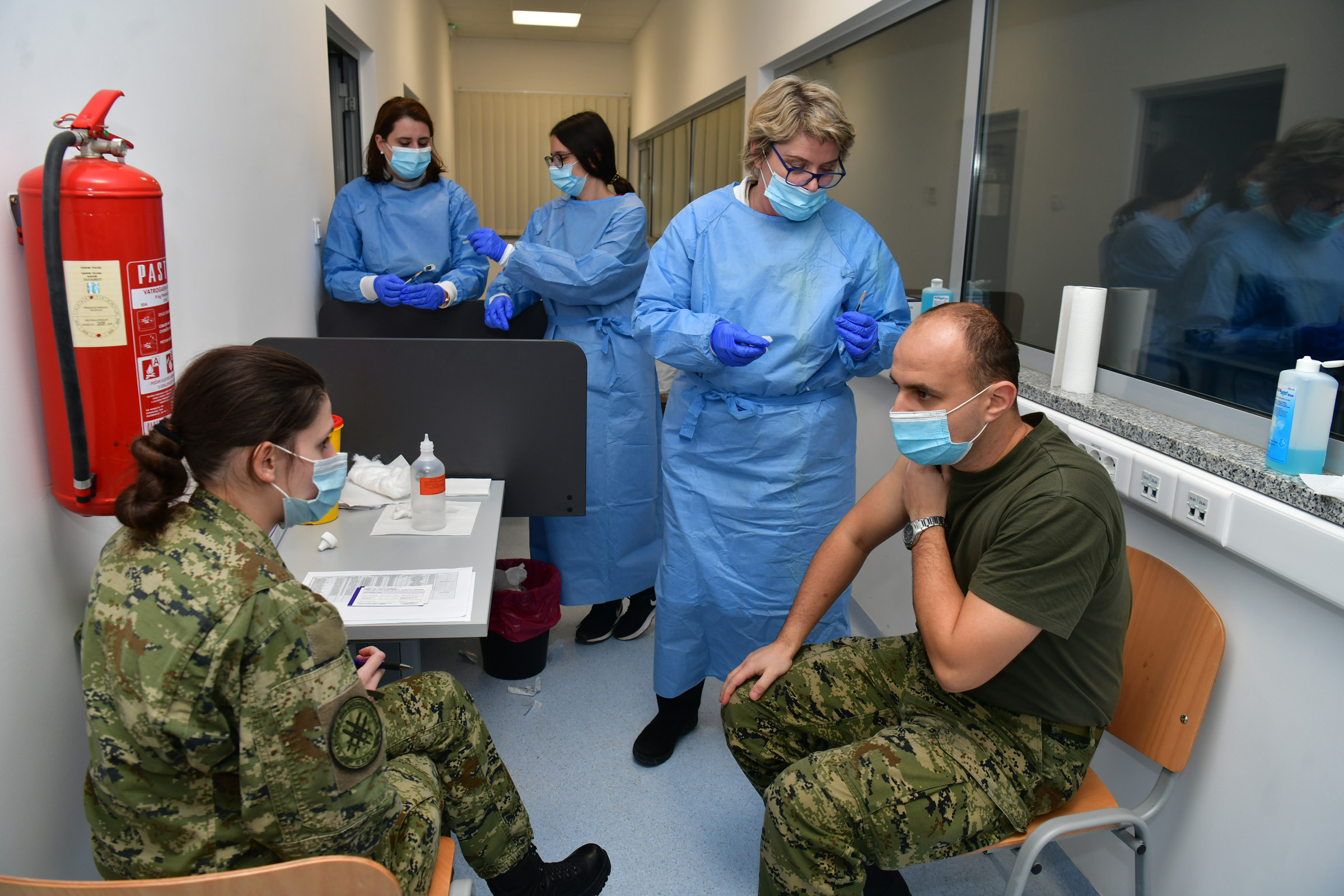 Provedeno cijepljenje pripadnika Hrvatske vojske u vojarni u Petrinji