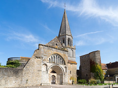 3677 Montmorillon : L-église St-Laurent-et-St-Vincent et la Maison-Dieu - Photo of Journet