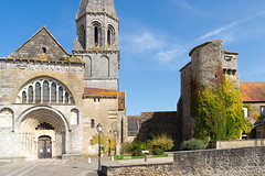 3681 Montmorillon : L-église St-Laurent-et-St-Vincent et la Maison-Dieu - Photo of Montmorillon