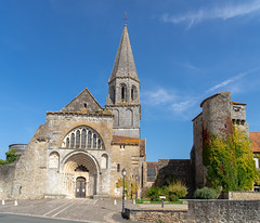 3678 Montmorillon : L-église St-Laurent-et-St-Vincent et la Maison-Dieu - Photo of Pindray