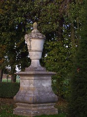 Vase at Château Caudecotte - Photo of Drucourt