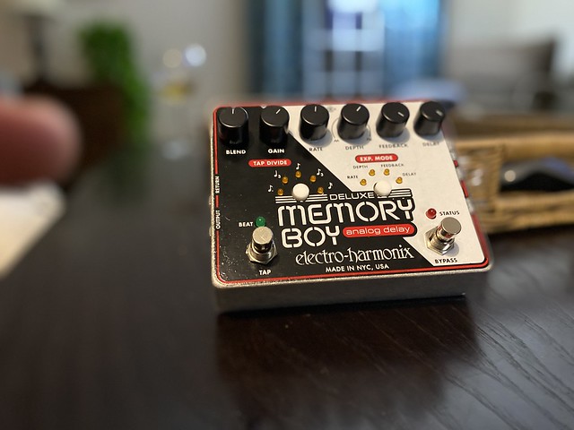 Photo：EHX Memory Boy Deluxe Delay Pedal By GuitarChalk