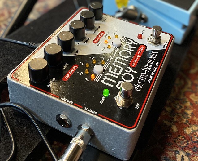 Photo：EHX Memory Boy Deluxe Delay Pedal By GuitarChalk