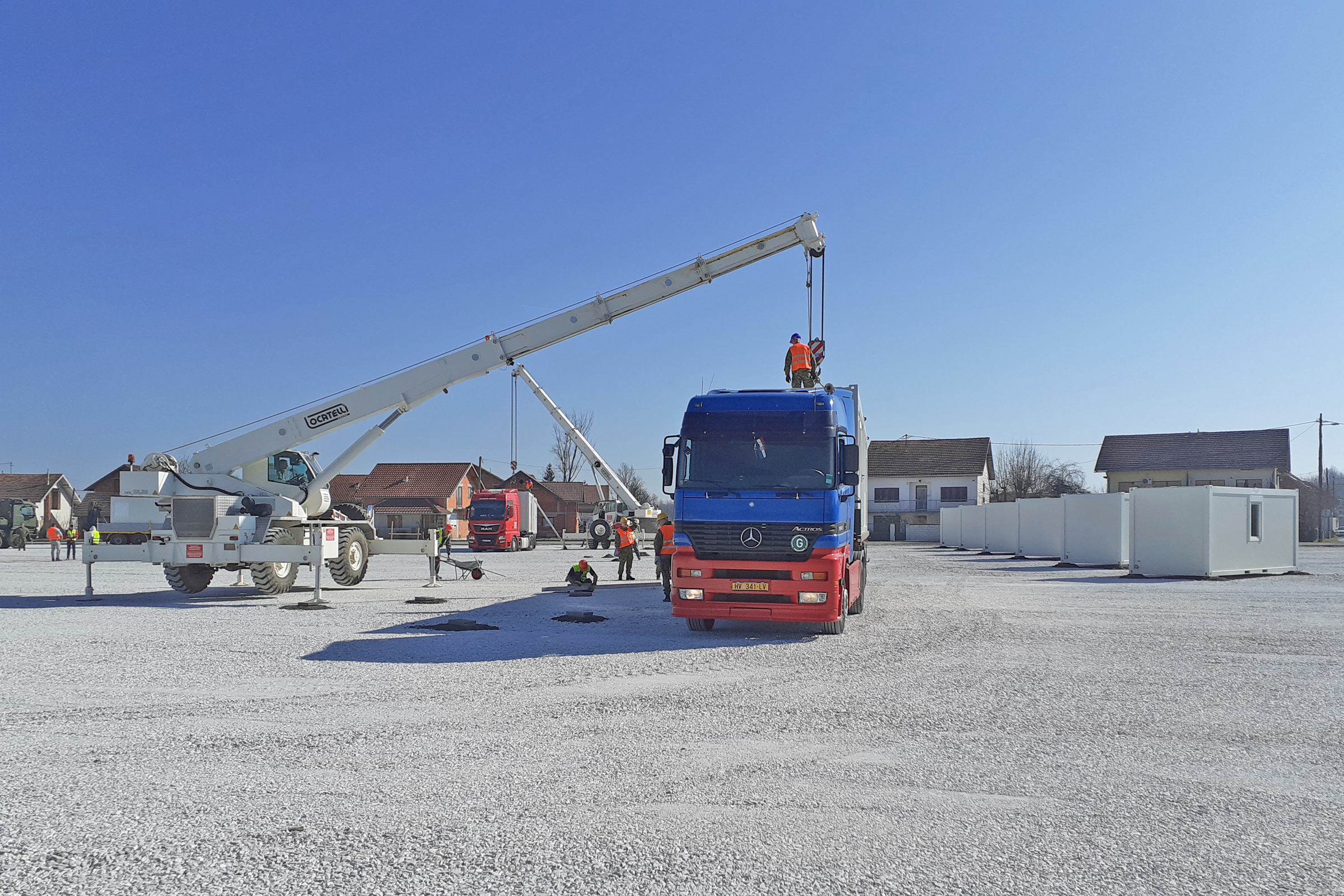Hrvatska vojska sudjeluje u postavljanju kontejnerskog naselja u Glini