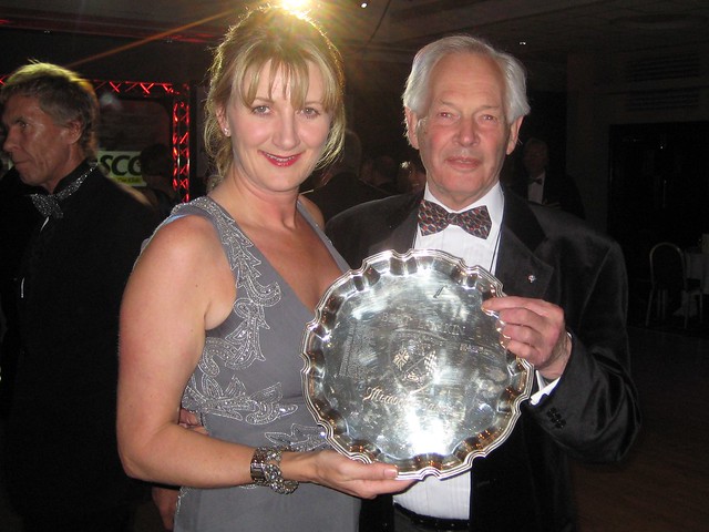 Michael Lindsay receives Bert Lamkin Trophy from Louise Goodman