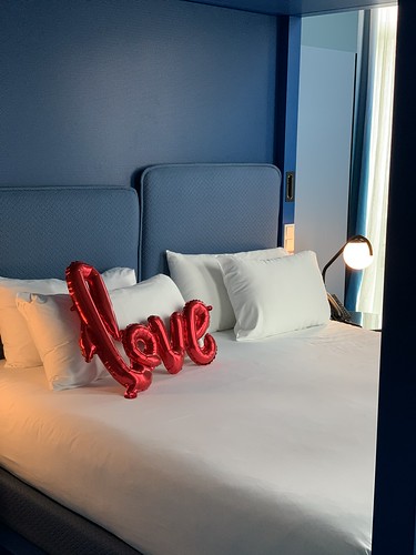 Folieballon Huwelijksaanzoek Valentijnsdag Liefde Blauwe Suite Bruno Roommate Hotel Rotterdam