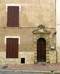 A door and two windows, Tavernes. Var. Provence - Photo of La Verdière
