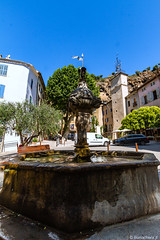 Cotignac: La fontaine des deux places - Photo of Carcès