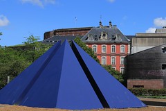 Pyramide_bleue