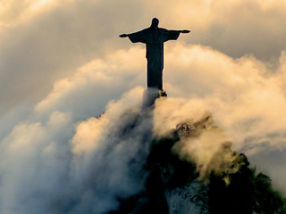 38-метровая статуя Иисуса Христа в Рио-де-Жанейро