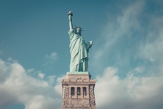 Статуя Свободы. 46-метровая статуя, подаренная Францией Соединённым Штатам Америки в честь столетнего юбилея Декларации Независимости.