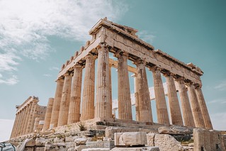 Парфенон — древнегреческий храм, расположенный на афинском Акрополе, главный храм в древних Афинах, посвящённый богине Афине; построен в 447−438 годах до н. э.