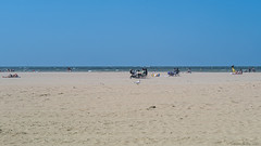 Aller à la plage coûte que coûte … tant pis pour le vent - Photo of Deauville