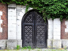 Antoing portail des remparts du château des Princes de Ligne - Photo of Nivelle
