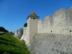 ProvinsTownWall - Photo of Saint-Hilliers