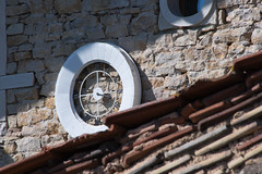 Une horloge de Lacrost - Photo of La Chapelle-sous-Brancion