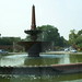 Une fontaine... à New Delhi, à Vijay Chowk (Indie)...Fontana a Nuova Delhi, proprio davanti al Parlamento Indiano