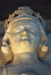 Gisant de Charles IV le Bel, roi de France (mort en 1328). Détail de la tête. Marbre blanc, 1327-1329. Saint-Denis, basilique. - Photo of Saint-Denis