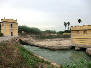 Last diversion on the Jucar at Sueca, canal intake, Spain