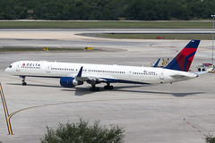 Delta Air Lines Boeing 757-351 N588NW