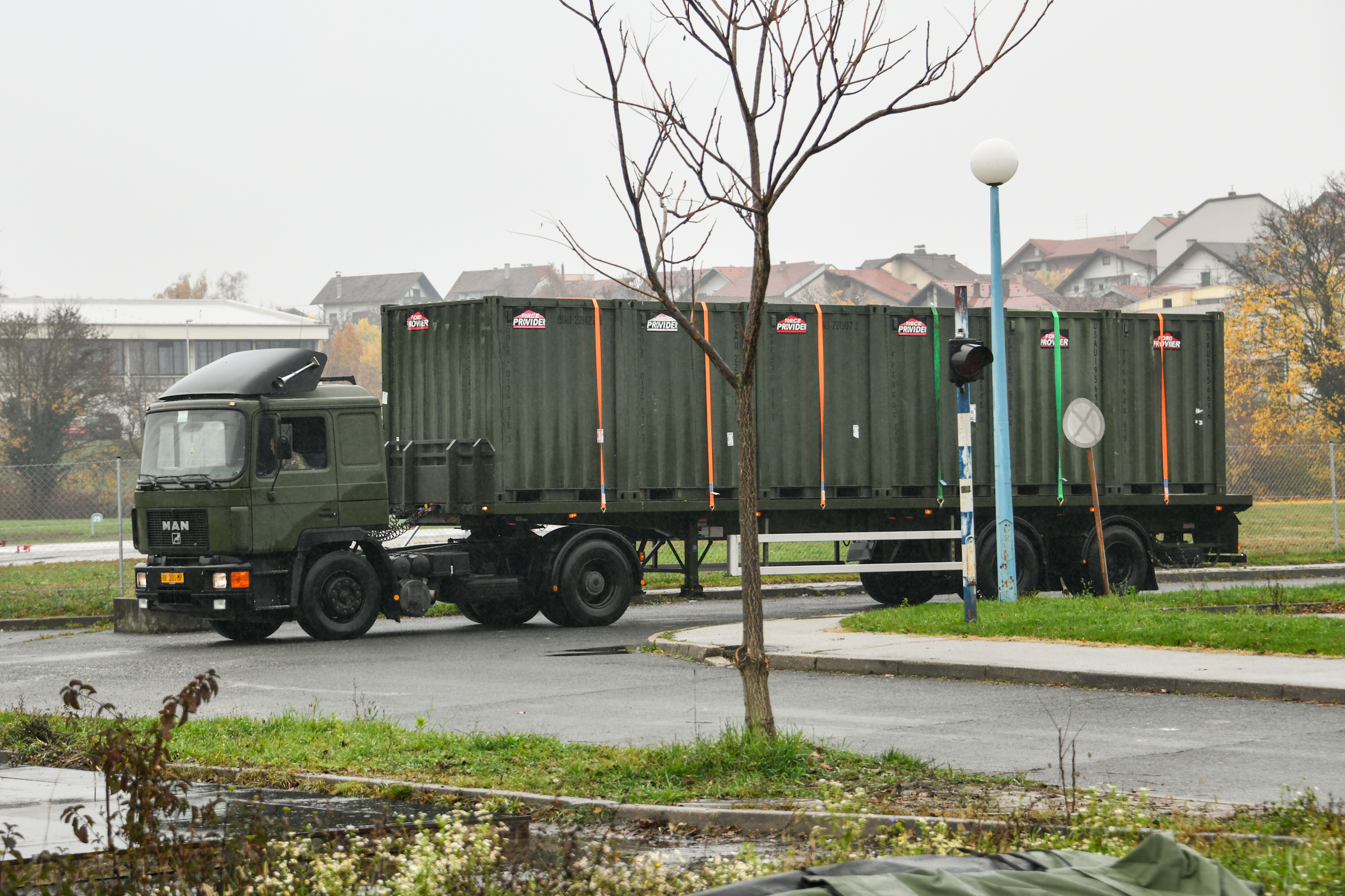 Hrvatska vojska postavlja samoodrživi ekspedicijski kamp ispred KB Dubrava