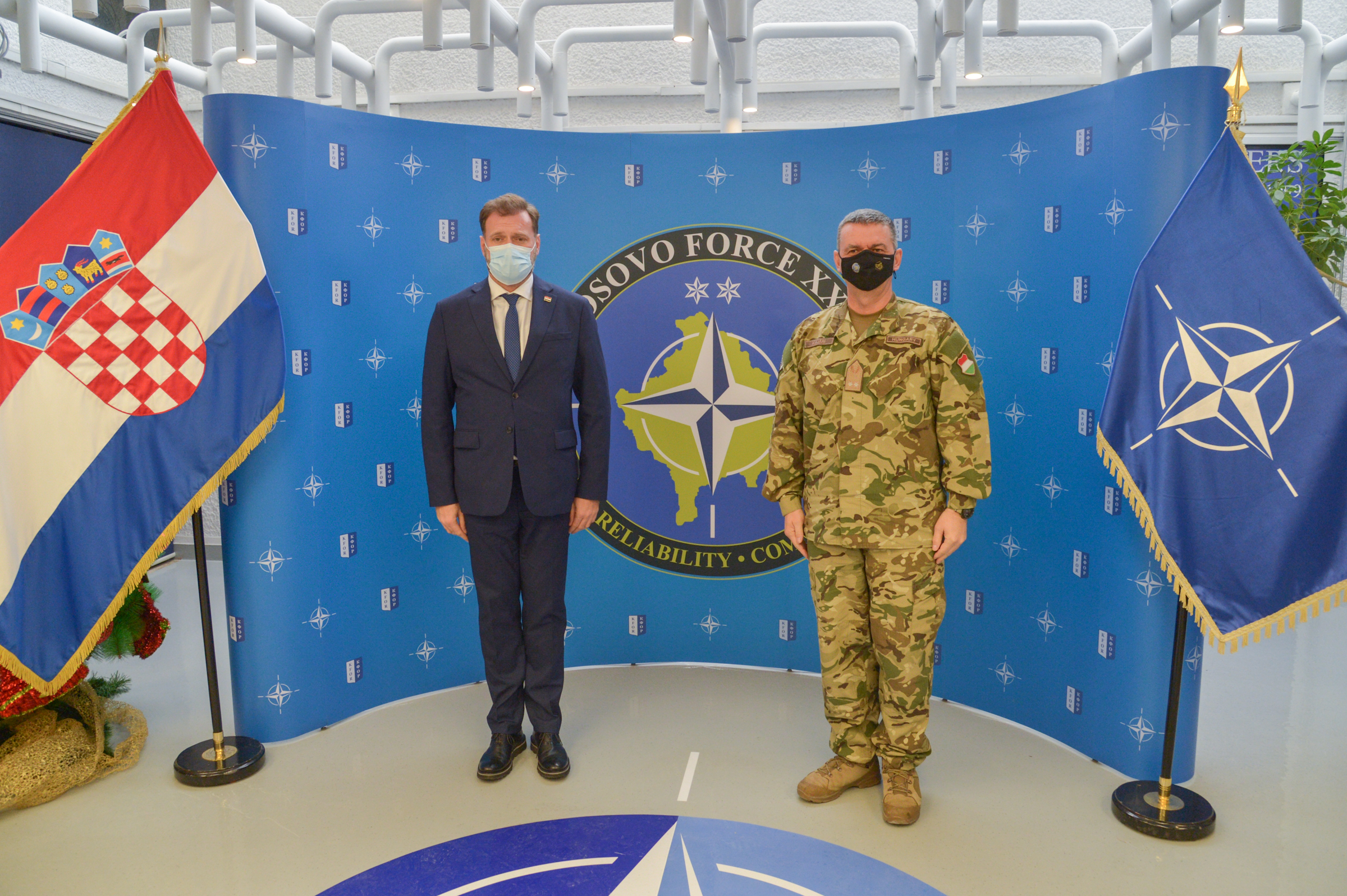 Ministar obrane sa zapovjednikom NATO operacije KFOR generalom Kajarijem