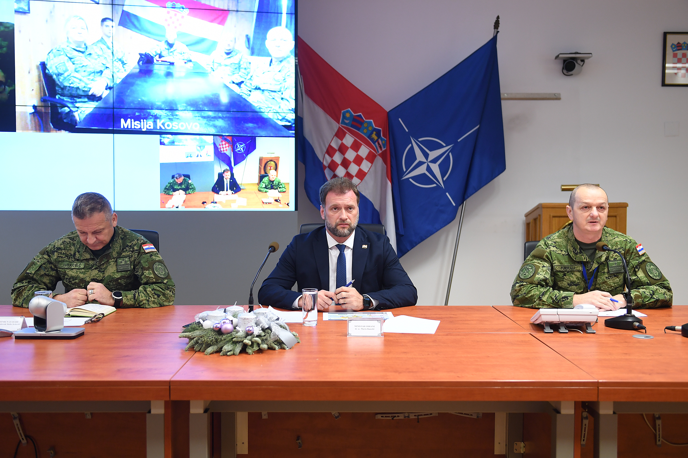 Ministar obrane čestitao božićne i novogodišnje blagdane hrvatskim vojnicima u misijama i operacijama