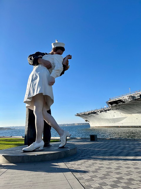 Photo：Kissing sailor statue, San Diego harbour By Ian A Gratton