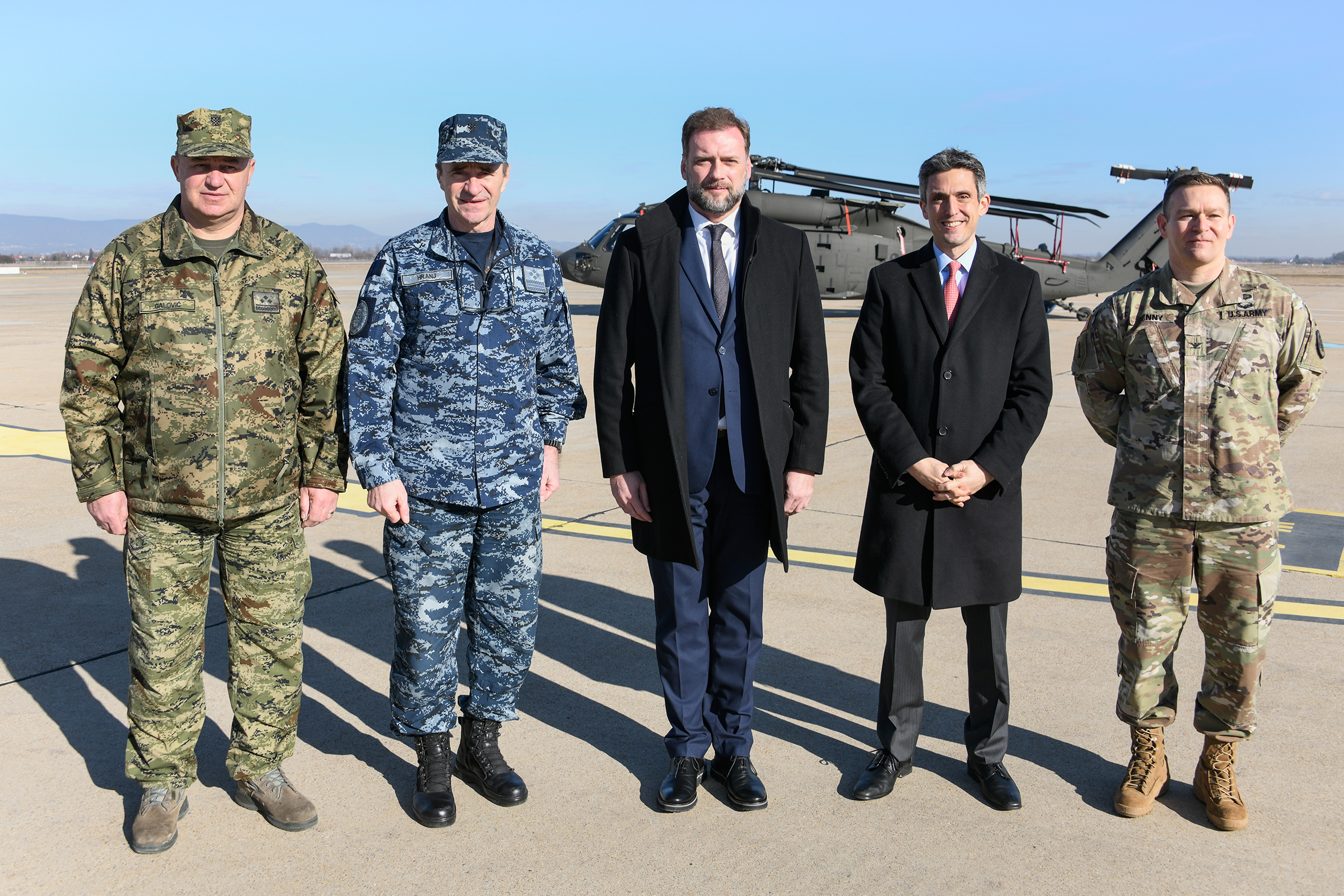 Ministar Banožić dočekao dva nova hrvatska helikoptera Black Hawk